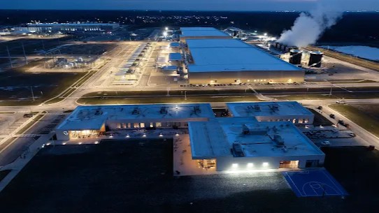 A hyperscale data-centre campus from the air. Cooling, not computing, is what makes these sites thirsty.